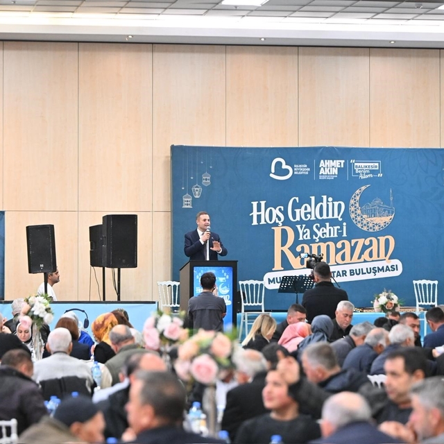 Başkan Akın, muhtarlarla iftarda bir araya geldi
Akın: "Her mahalleye eşit...