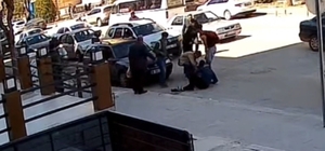 Yola fırlayan çocuklar otomobile çarptı