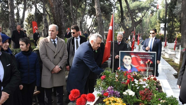 İzmir'de Çanakkale Şehitleri anıldı