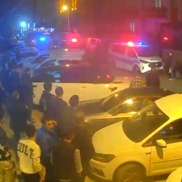 Silahlı kavga sırasında yaşanan panik ve korku kameraya yansıdı