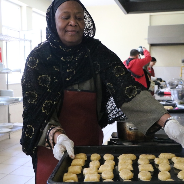 Bolu'da kardeşlik sofrası; 5 ülkenin bayram tatlıları aynı mutfakta
