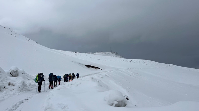 Tipi ve kar yağışı zirve tırmanışına izin vermedi