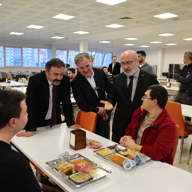 Başkan Özdoğan, KAYÜ öğrencileriyle iftar sofrasında buluştu