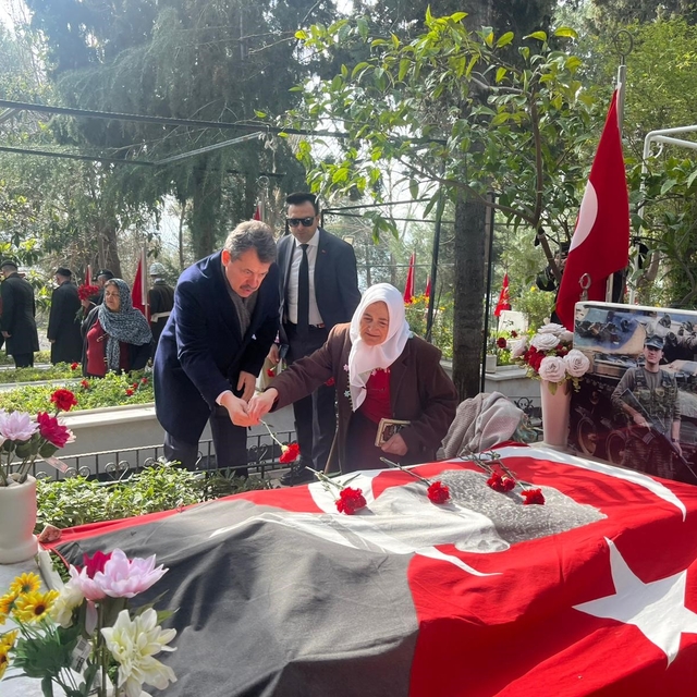 İzmir'de 18 Mart Çanakkale Deniz Zaferi'nin 111. yıl dönümünde şehitler anı...