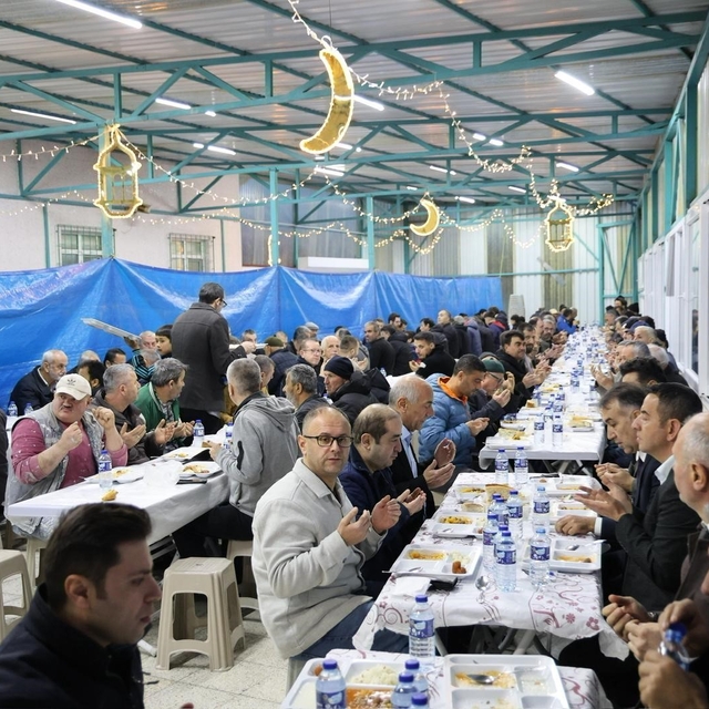 Vali Çağatay, mahalle iftarında vatandaşlarla buluştu