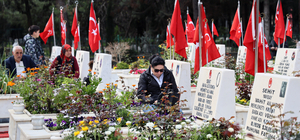 Adana'da şehitlikte 18 Mart anması