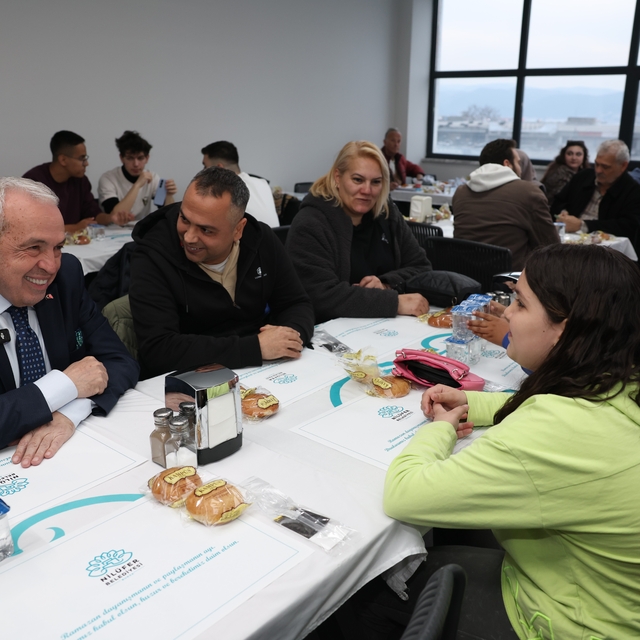 Başkan Şadi Özdemir, vatandaşlarla iftarda buluştu