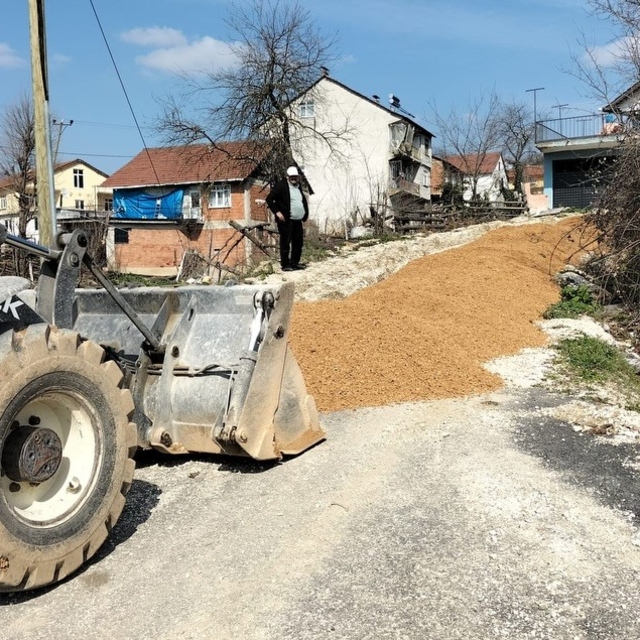 Yığılca'da köy yollarında çalışmalar sürüyor