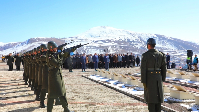 Bayburt'ta Çanakkale Zaferi'nin 111. yılı ve 18 Mart Şehitleri Anma Günü dolayısıyla tören düzenlendi