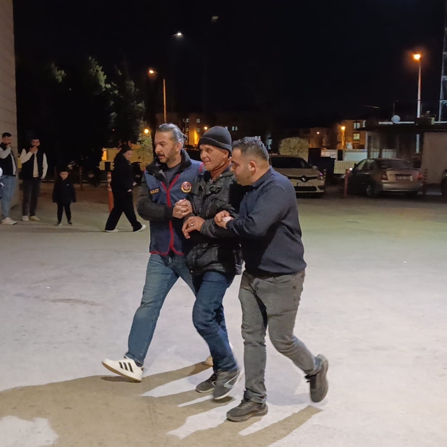 Ev hapsi cezasını ihlal eden hükümlü dolmuşta yakalandı