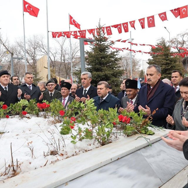 Ağrı'da Çanakkale Zaferi'nin 111. yılı törenlerle anıldı