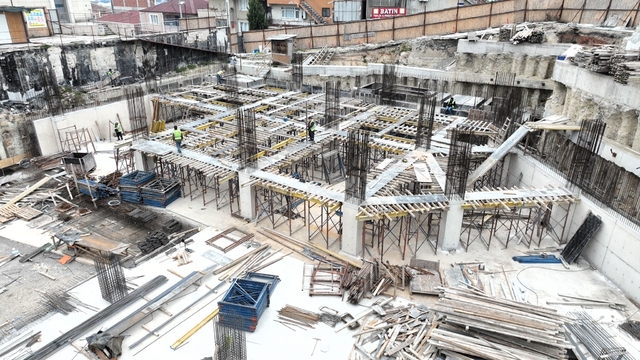 Dilovası Kent Meydanı Projesi'nde inşaat çalışmaları hızla ilerliyor