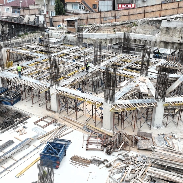 Dilovası Kent Meydanı Projesi'nde inşaat çalışmaları hızla ilerliyor