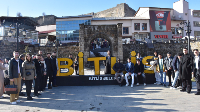 Yurt dışından gelen öğrenciler, Bitlis'in tarihi mekanlarını gezdi
