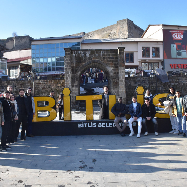 Yurt dışından gelen öğrenciler, Bitlis'in tarihi mekanlarını gezdi