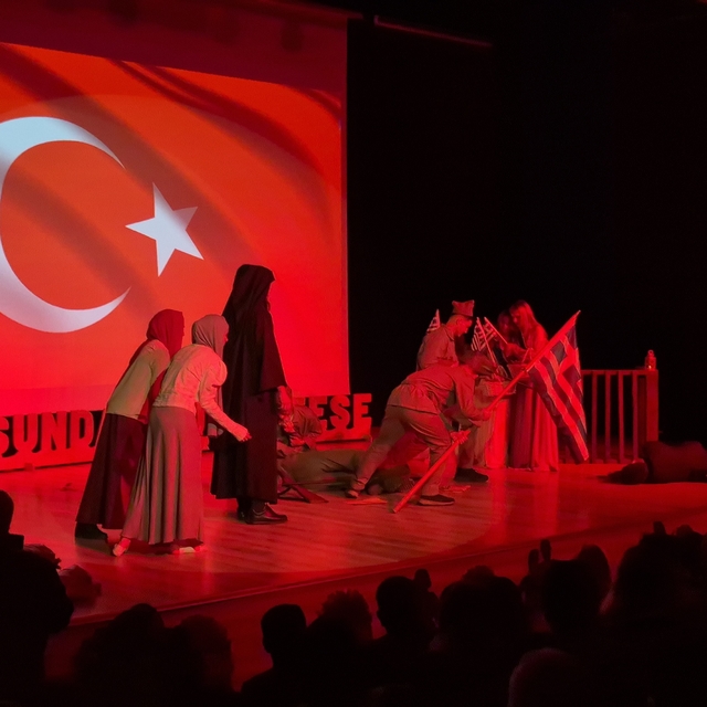 Düzce'de şehitleri anma programı duygulandırdı