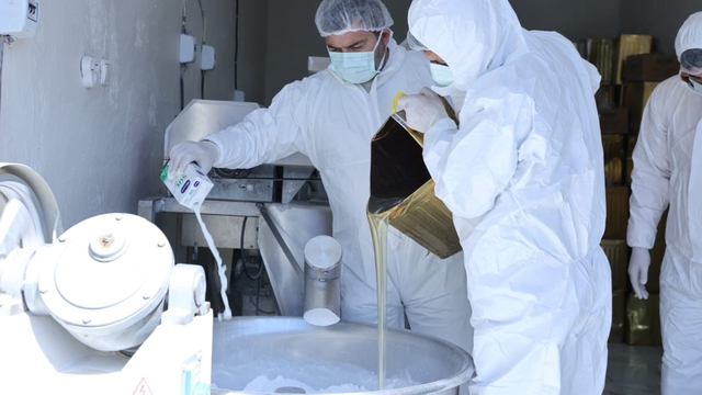 Mardin Büyükşehir Belediyesi'nden üreticilere 10 ton arı keki dağıtımı