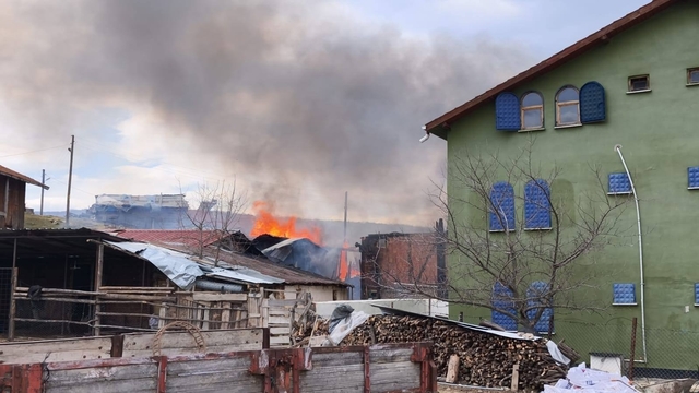 Bolu'da çıkan yangında 1 ev kullanılamaz hale geldi