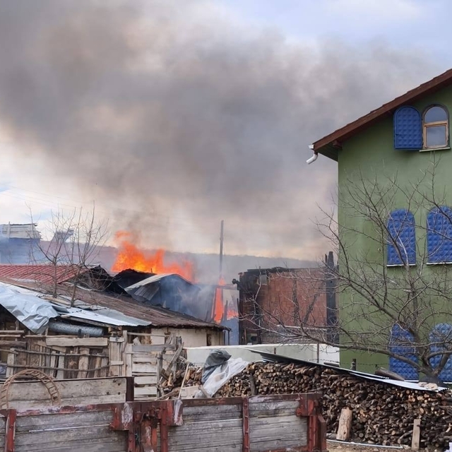 Bolu'da çıkan yangında 1 ev kullanılamaz hale geldi