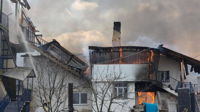 Bolu'da yangın, 2 katlı ev alev alev yandı