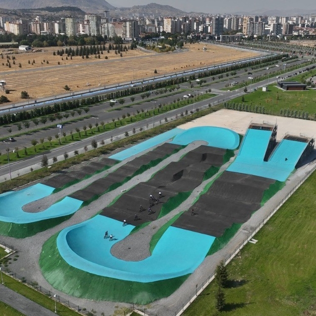Büyükşehir, BMX Parkuru ile gençliğe hız ve heyecan katıyor