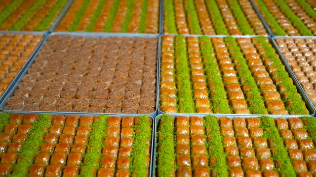 Muş'ta tatlıcıların yoğun bayram mesaisi