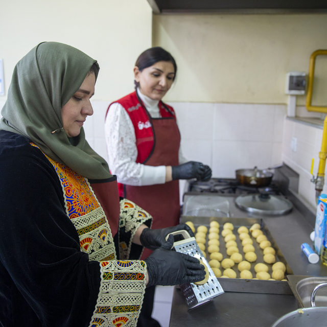 Bolu'da "kardeşlik sofrası" 5 ülkenin bayram tatlıları için kuruldu