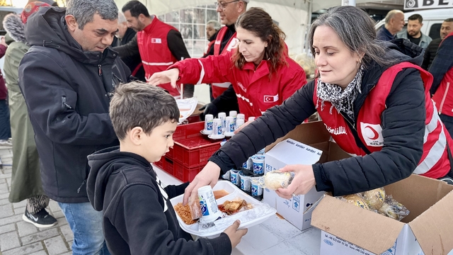 Manisa Türk Kızılay'dan Ramazan'da 85 bin kişilik iftar