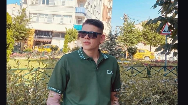 Motosiklet kazasında hayatını kaybeden 20 yaşındaki genç son yolculuğuna uğurlandı
Bir aylık evli olan Emirhan Kızıltaş'ın cenazesinde gözyaşları sel oldu
