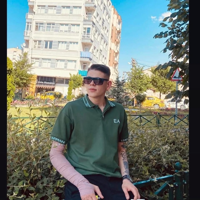 Motosiklet kazasında hayatını kaybeden 20 yaşındaki genç son yolculuğuna uğ...