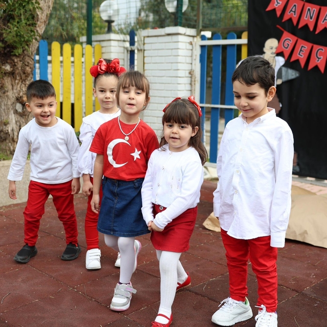 Didim Belediyesi'nin minikleri 'Çanakkale' performansı takdir topladı