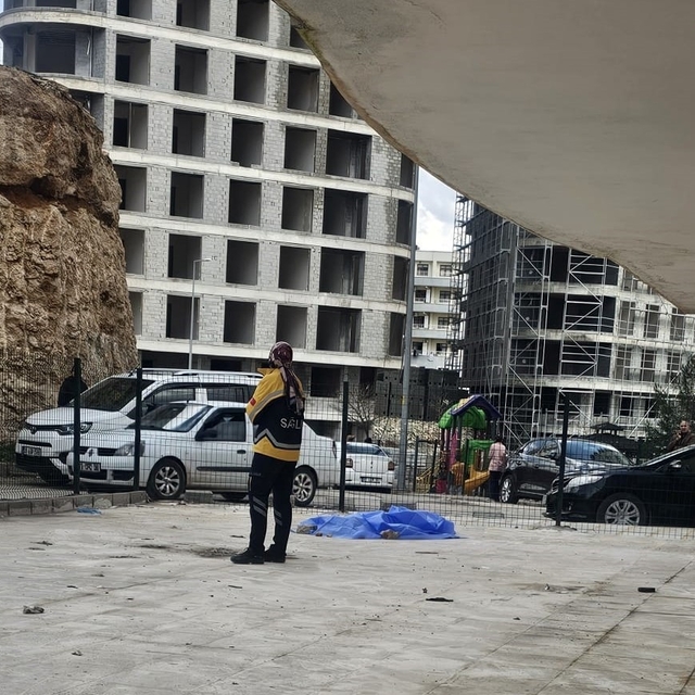 Binanın 10'uncu kat balkonundan düşen Kübra hayatını kaybetti