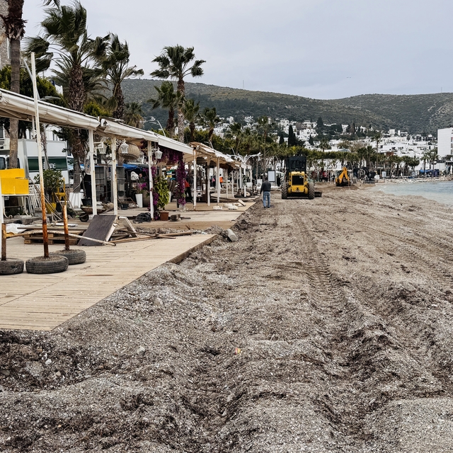 Bodrum'da sahildeki tahliye ve yıkım işlemleri devam ediyor