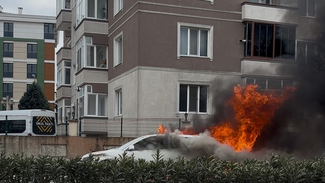 Tekirdağ'da korku dolu anlar: Otomobil bir anda alev topuna döndü