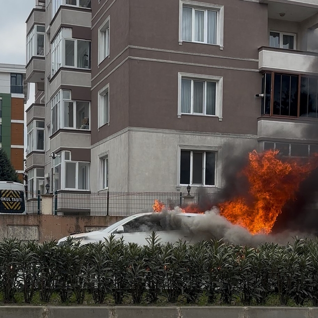 Tekirdağ'da korku dolu anlar: Otomobil bir anda alev topuna döndü