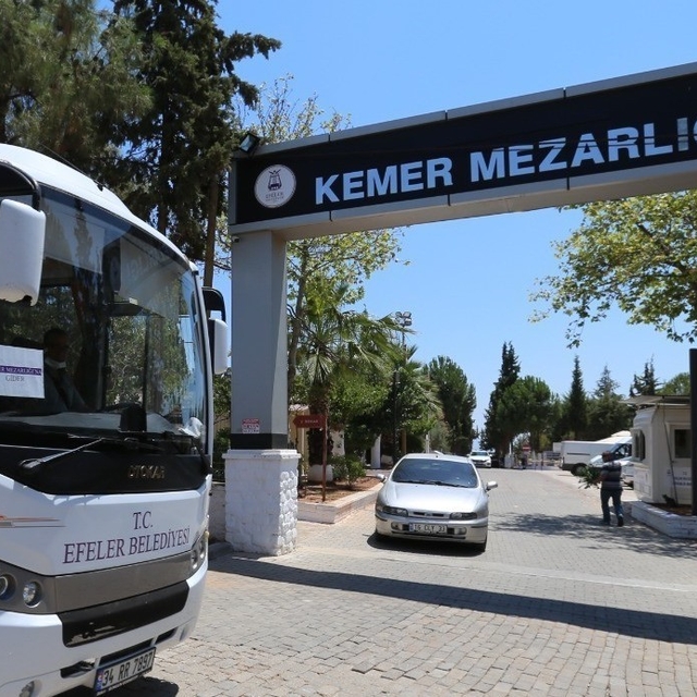 Efeler'de mezarlıklara ücretsiz araç kaldırılacak