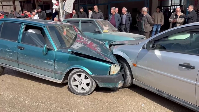 Zincirleme trafik kazasında: 3 kişi yaralandı