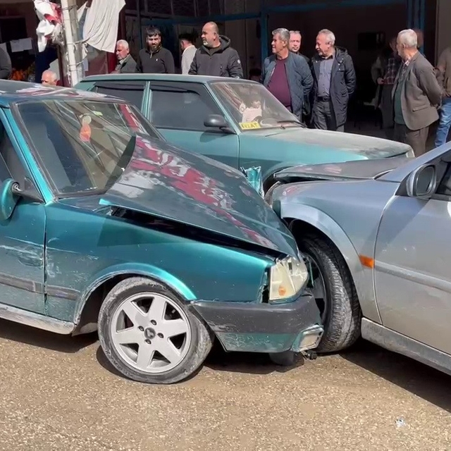 Zincirleme trafik kazasında: 3 kişi yaralandı