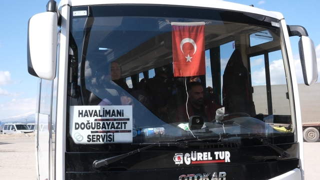 İran Kadın Milli Takımı Gürbulak Sınır Kapısı'ndan ülkelerine geçti