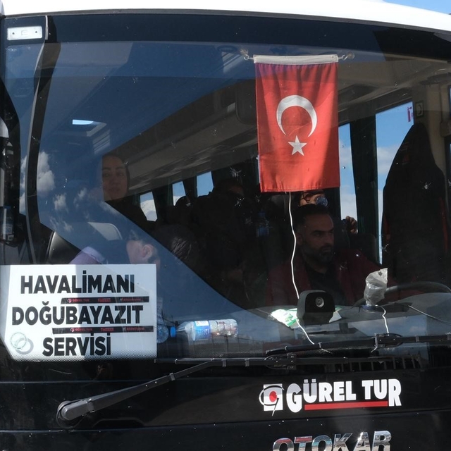 İran Kadın Milli Takımı Gürbulak Sınır Kapısı'ndan ülkelerine geçti