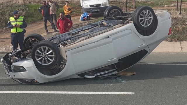Elazığ'da otomobil ters döndü: 2 yaralı