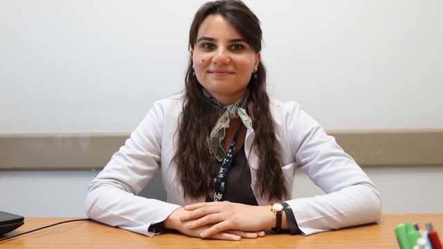 Tan: "Amaç, uzayan yaşamı onurlu kılmaktır"
Gerontolog Gökçe Tan:
"Bugün aktif yaşlanma kavramı, kadim ölümsüzlük arzusunun modern dünyadaki dönüşmüş biçimidir. Artık amaç sonsuz yaşam değil; uzayan yaşamı anlamlı, katılımcı ve onurlu kılmaktır"