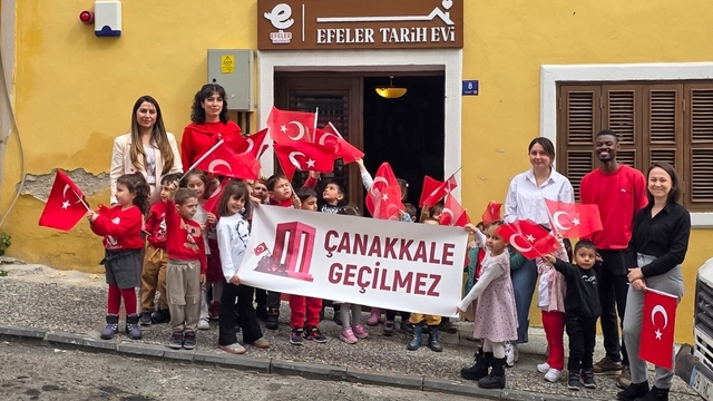 Efeler Belediyesi'nin tarihi mekanları Çanakkale Zaferi'nin yıldönümünde minikleri ağırladı