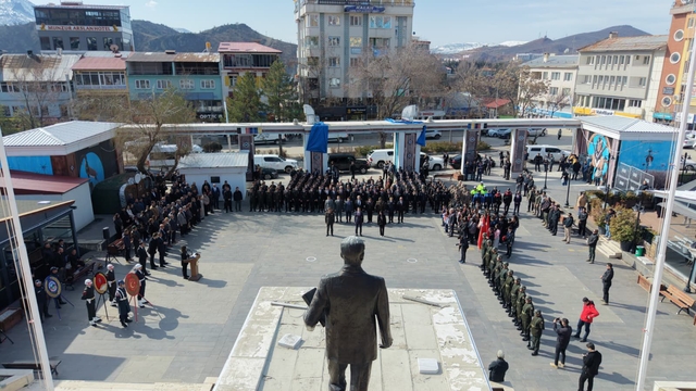 Tunceli'de 30 yıl sonra canlı bomba eyleminin yapıldığı meydanda tören