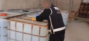 İzmir merkezli 4 ilde operasyon; 40,2 ton taklit etiketli etil alkol ele geçirildi