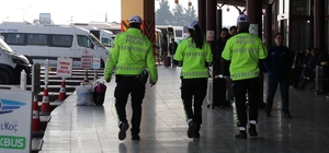 Eskişehir'de bayram yolculuğu öncesi vatandaşlara emniyet kemerinin önemi anlatıldı