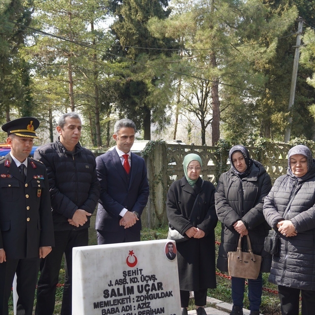 Çaycuma'da şehitlerin kabirleri başında dualar edildi