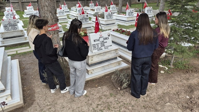 Eskişehirliler 18 Mart'ta şehitlerini unutmadı