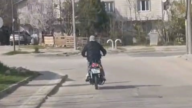 Abartı egzoz ile dolaştı, 58 bin lira ceza yiyince, "Devlet yakalar" mesajı verdi
Bursa'da abartı egzozlu motosiklet sürücüsüne 58 bin TL ceza
