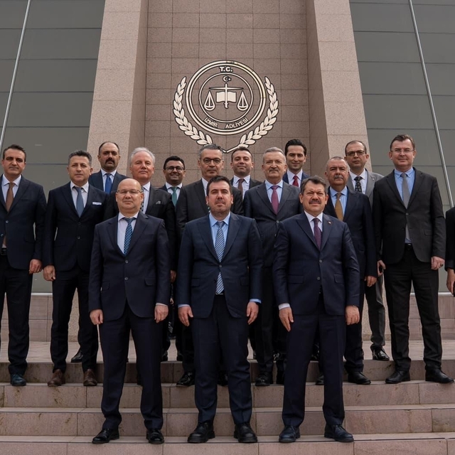 Adalet Bakan Yardımcısı Tuncay, İzmir Adliyesi'ni ziyaret etti